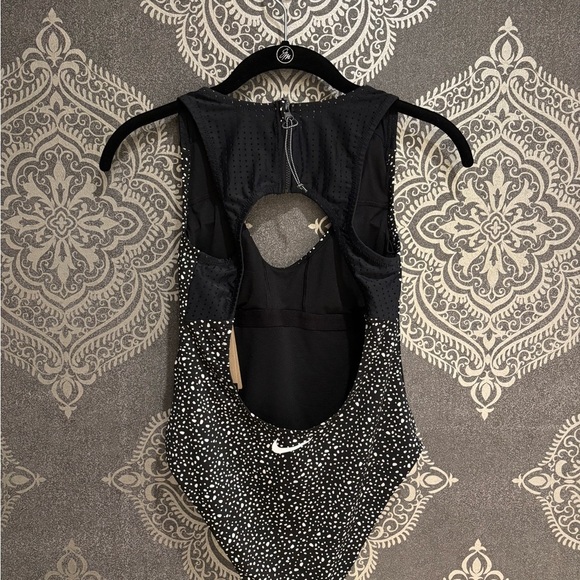 BNWT Nike Black and White Speckled Womens one piece swimsuit - Picture 2 of 4